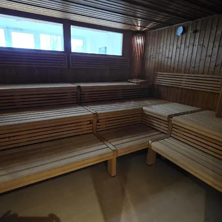 Molly Inclusive Hallenbad, Sauna, Fitnessstudio Und Aussenpool